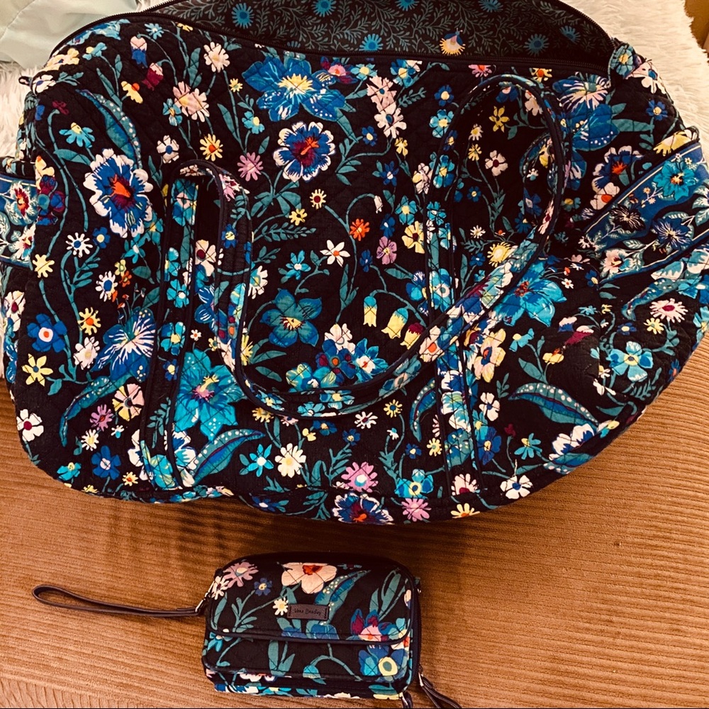 Vera Bradley In Moonlight Lg Duffel & Wrisltet
